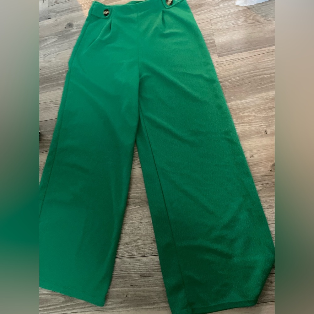 Green wide leg pants with buttons no pocket